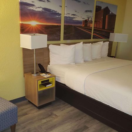 Days Inn & Suites By Wyndham Clovis Bagian luar foto