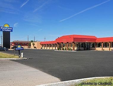 Days Inn & Suites By Wyndham Clovis Bagian luar foto