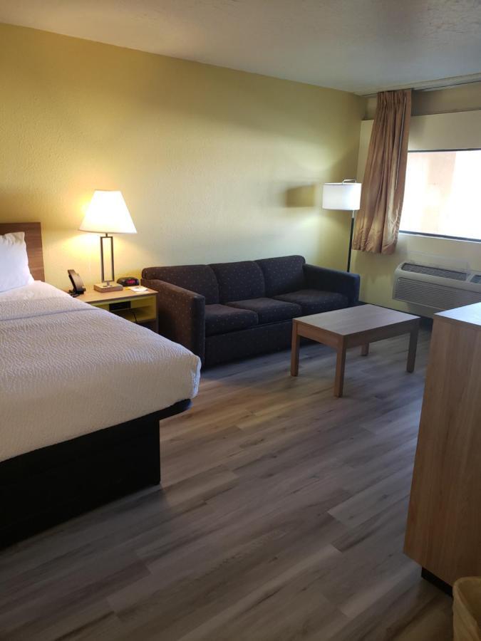 Days Inn & Suites By Wyndham Clovis Bagian luar foto