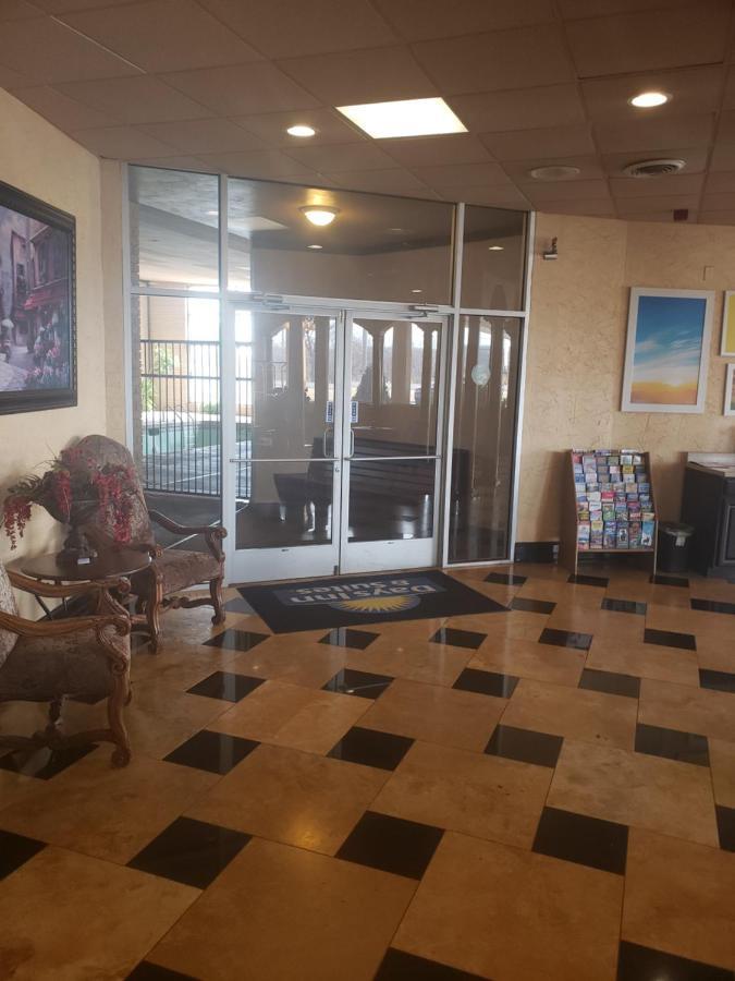 Days Inn & Suites By Wyndham Clovis Bagian luar foto