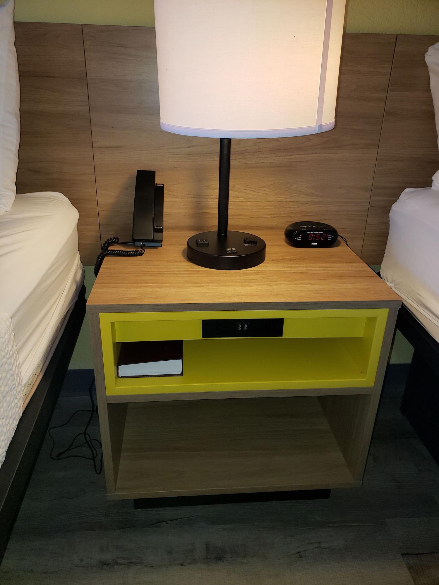 Days Inn & Suites By Wyndham Clovis Bagian luar foto