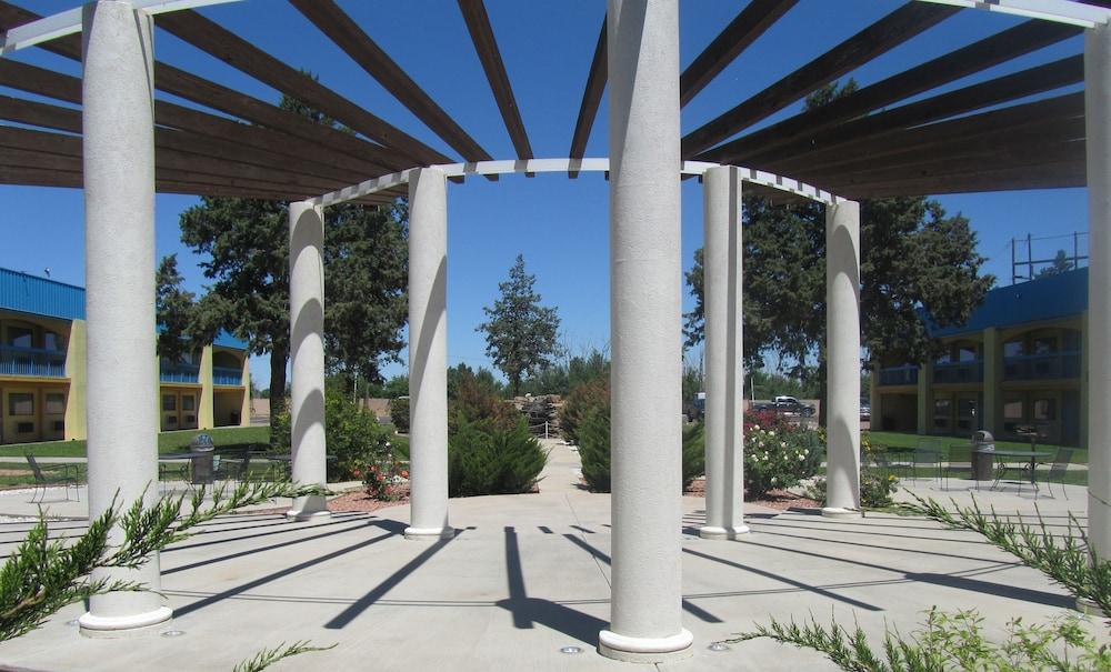 Days Inn & Suites By Wyndham Clovis Bagian luar foto