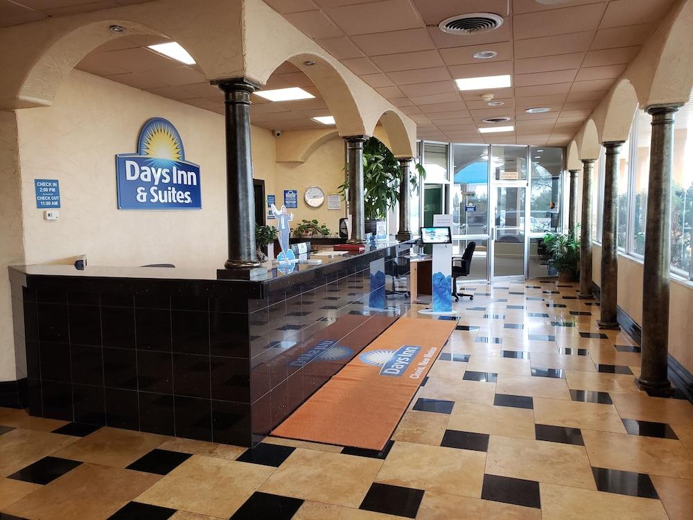Days Inn & Suites By Wyndham Clovis Bagian luar foto