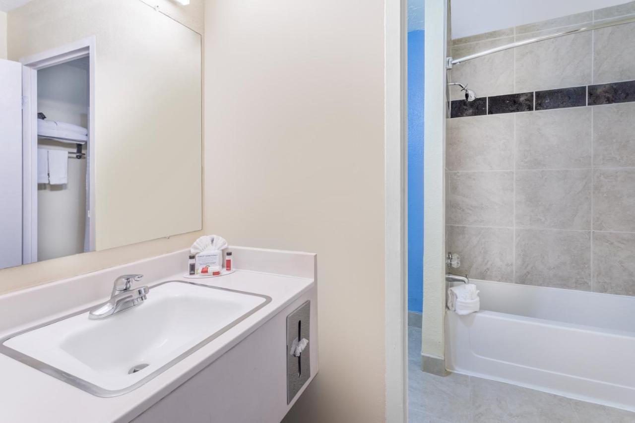 Days Inn & Suites By Wyndham Clovis Bagian luar foto