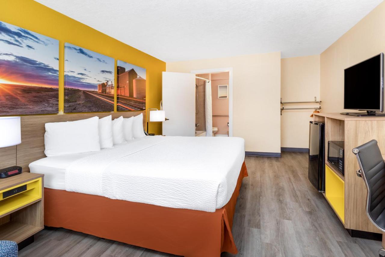 Days Inn & Suites By Wyndham Clovis Bagian luar foto