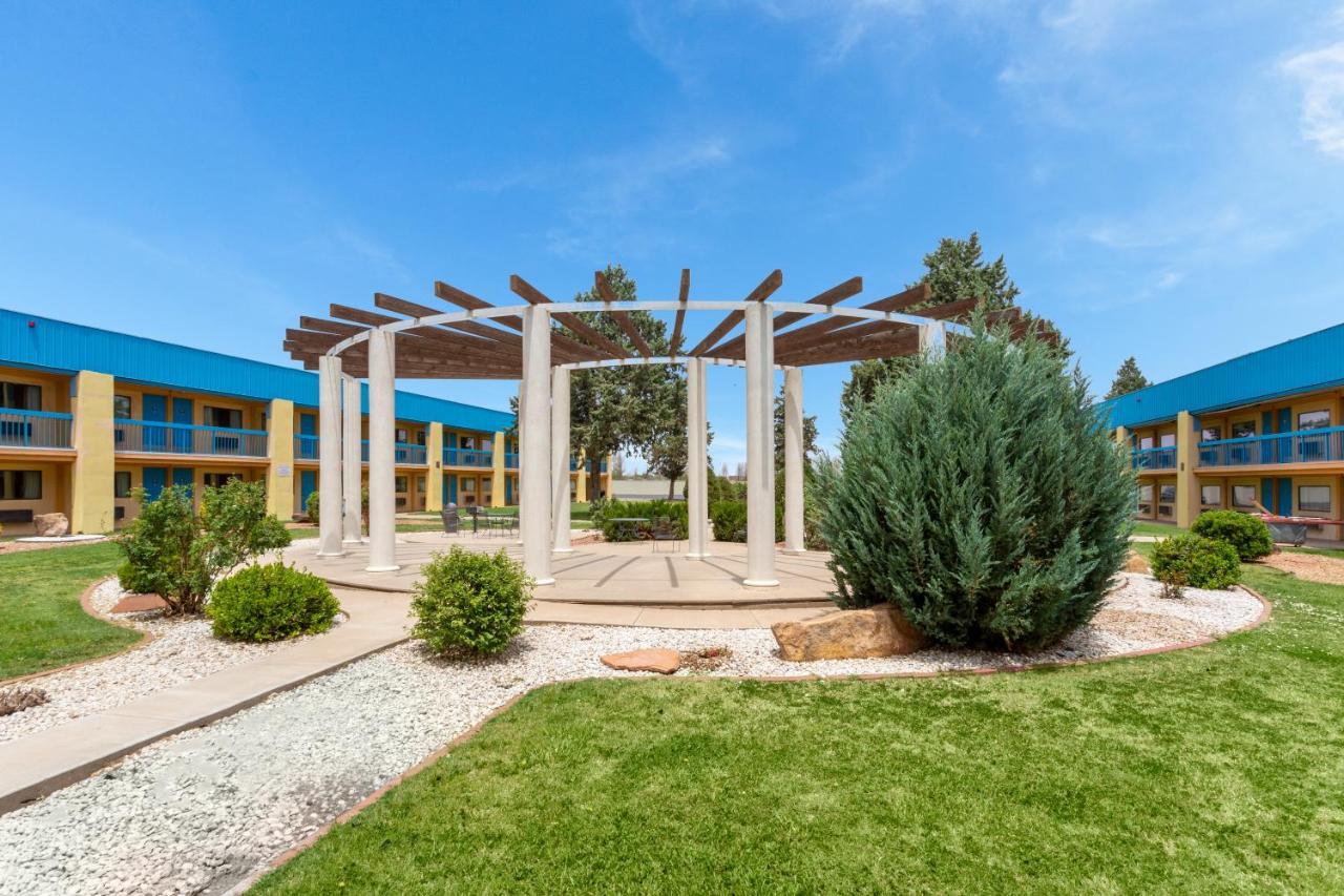 Days Inn & Suites By Wyndham Clovis Bagian luar foto