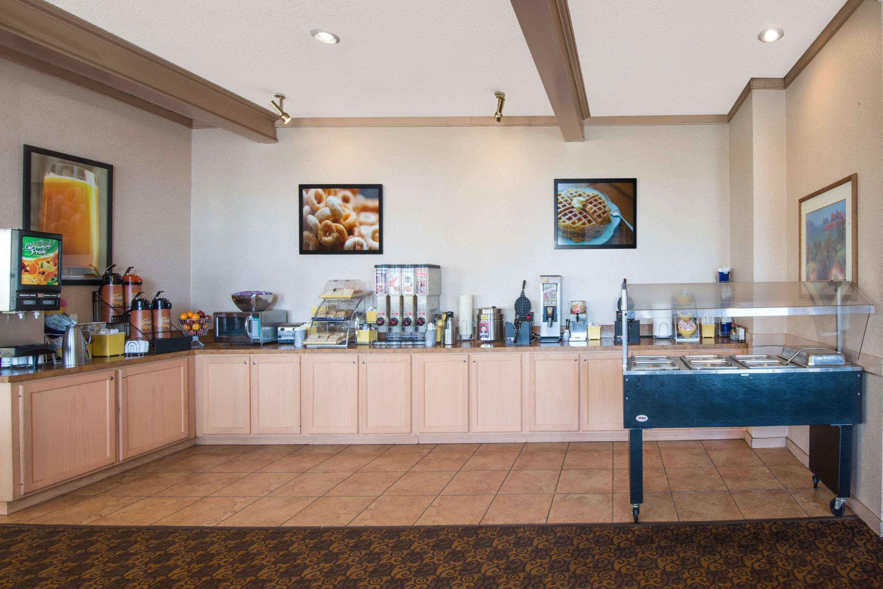 Days Inn & Suites By Wyndham Clovis Bagian luar foto