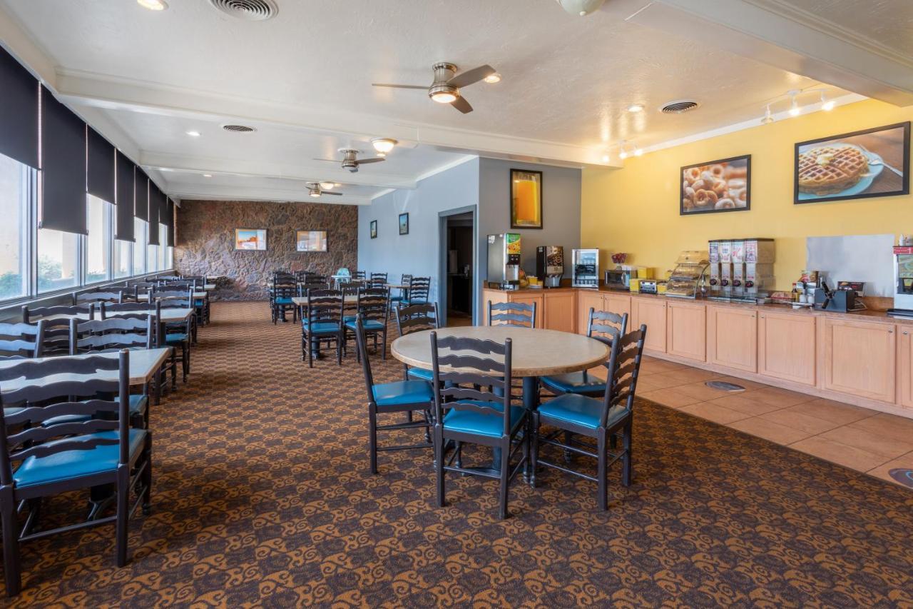 Days Inn & Suites By Wyndham Clovis Bagian luar foto