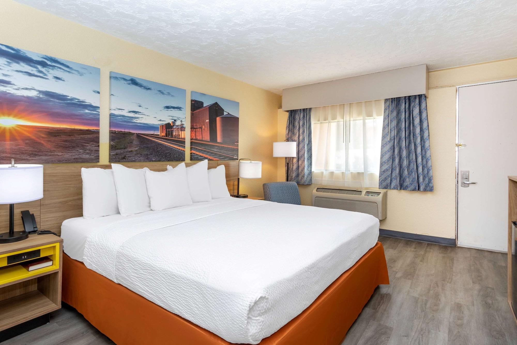 Days Inn & Suites By Wyndham Clovis Bagian luar foto