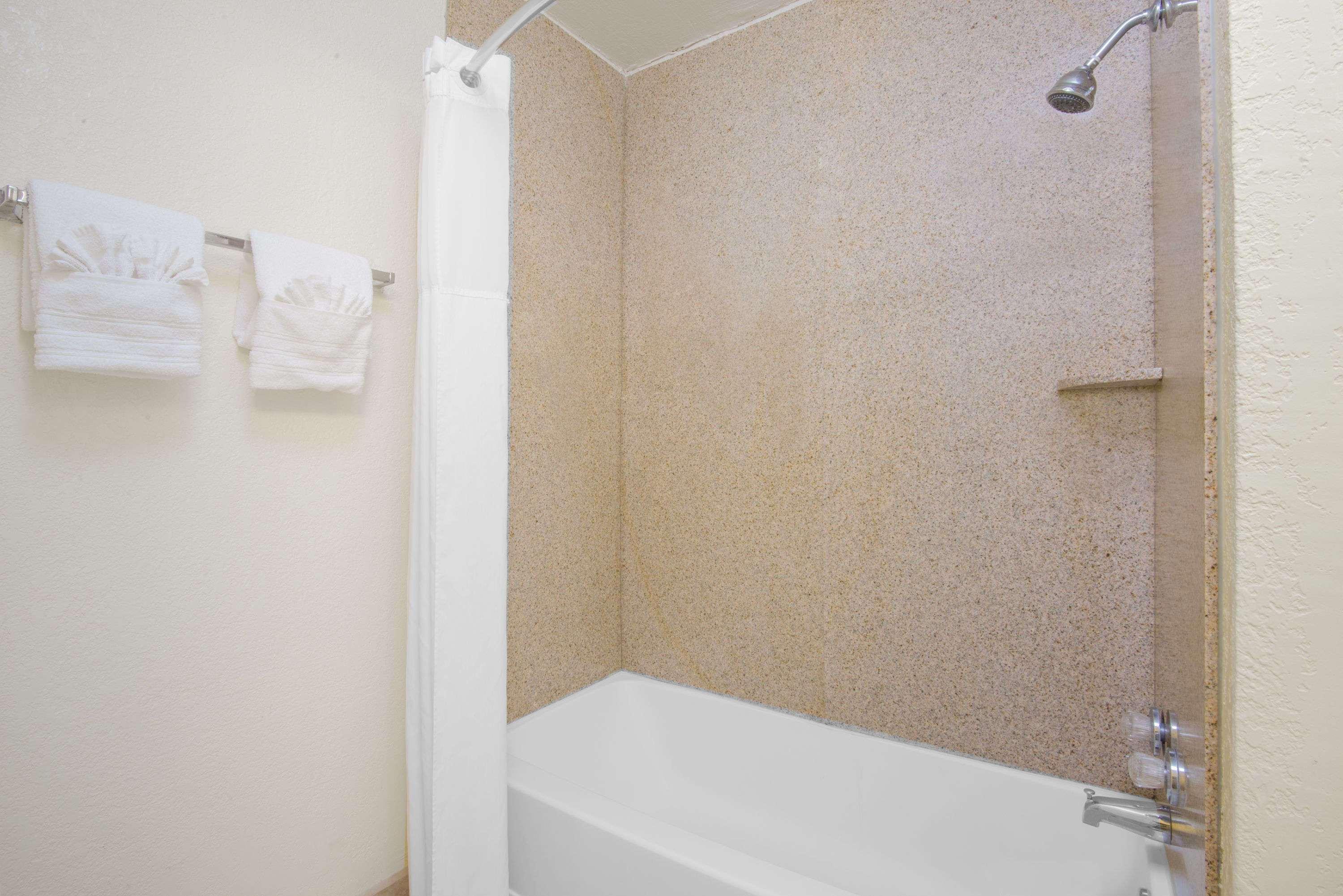 Days Inn & Suites By Wyndham Clovis Bagian luar foto