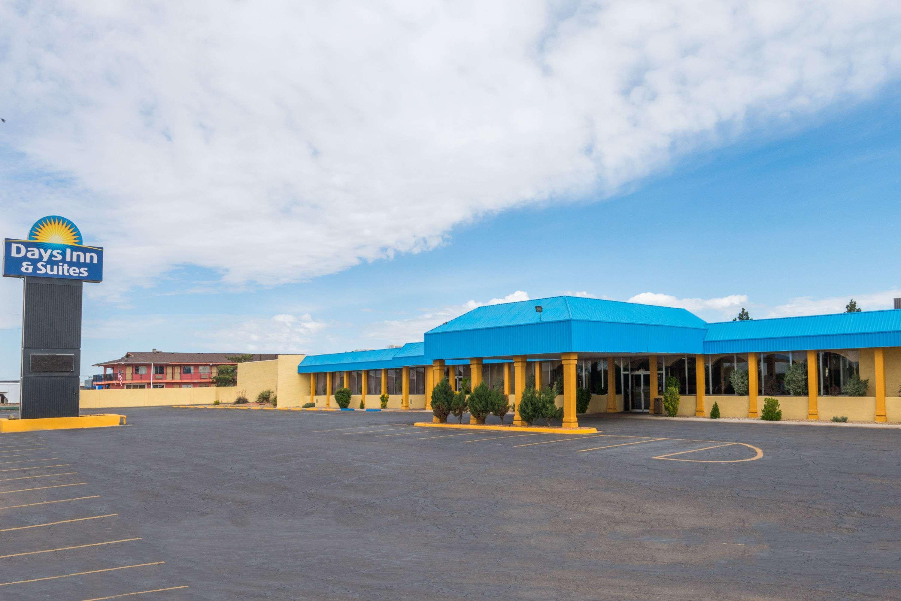 Days Inn & Suites By Wyndham Clovis Bagian luar foto