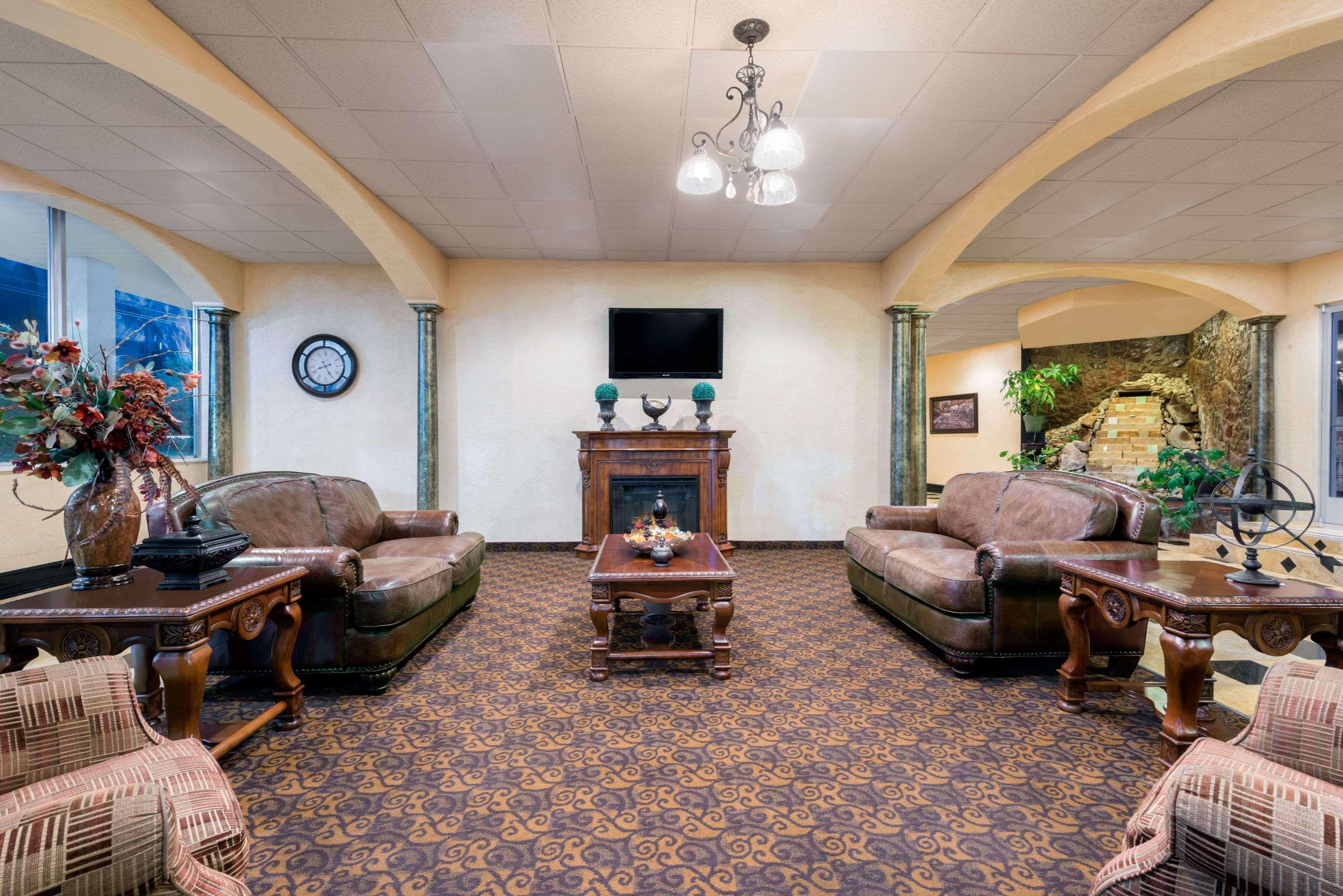 Days Inn & Suites By Wyndham Clovis Bagian luar foto