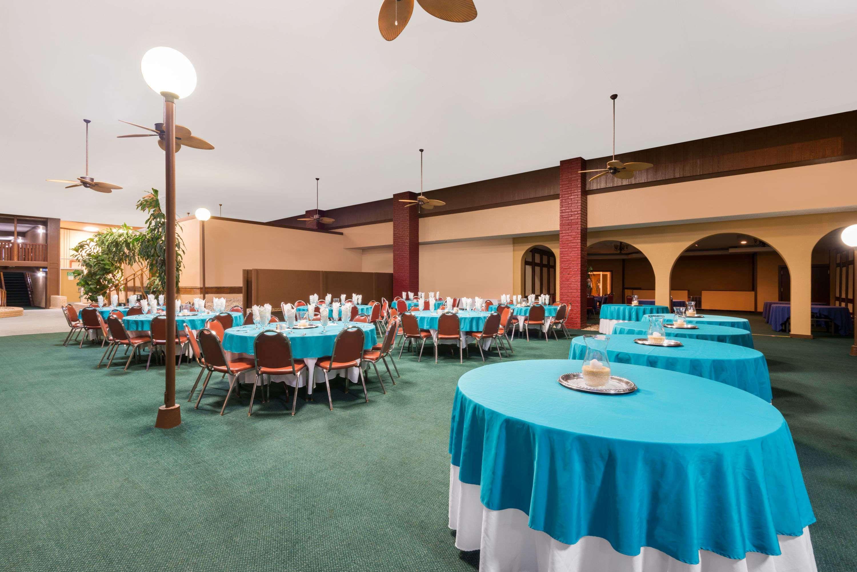 Days Inn & Suites By Wyndham Clovis Bagian luar foto