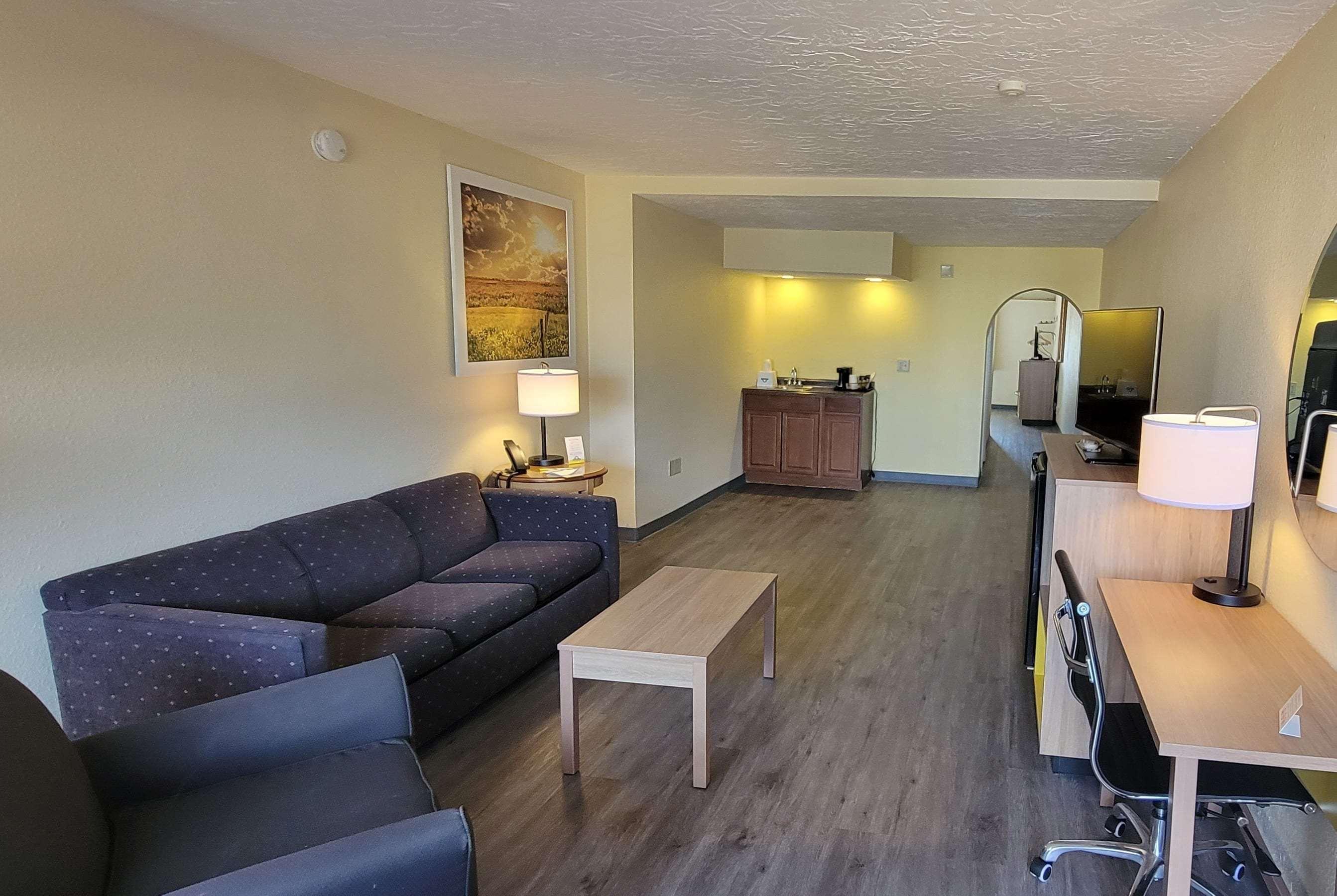 Days Inn & Suites By Wyndham Clovis Bagian luar foto