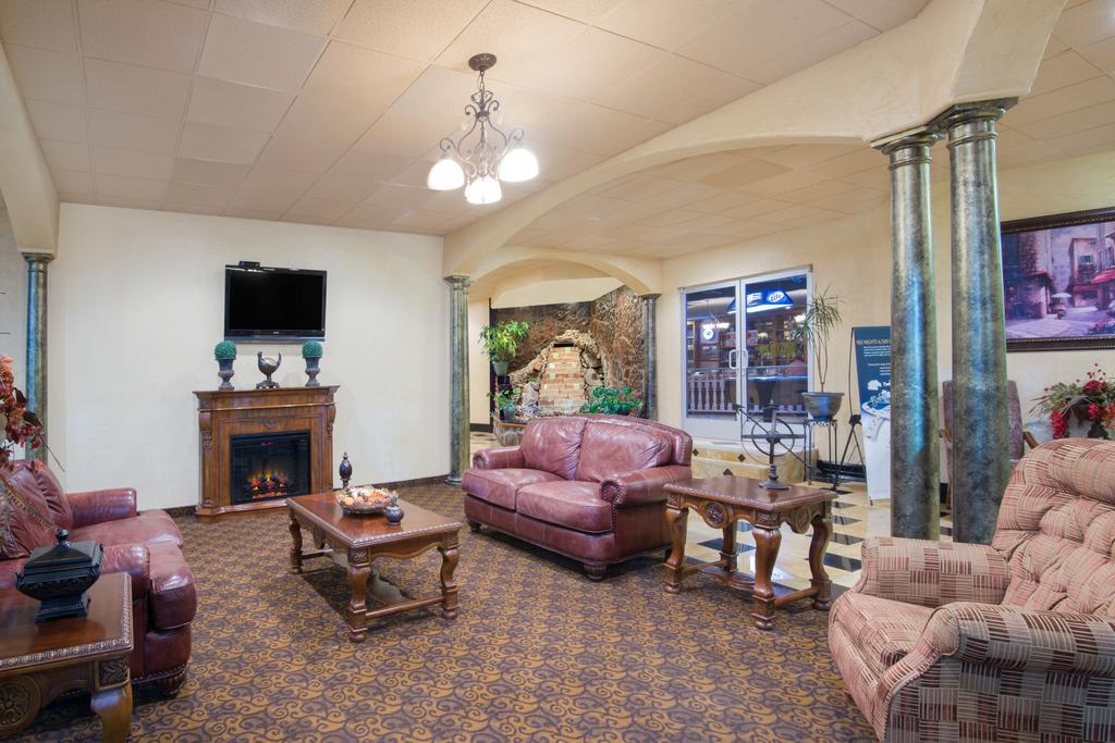 Days Inn & Suites By Wyndham Clovis Bagian luar foto